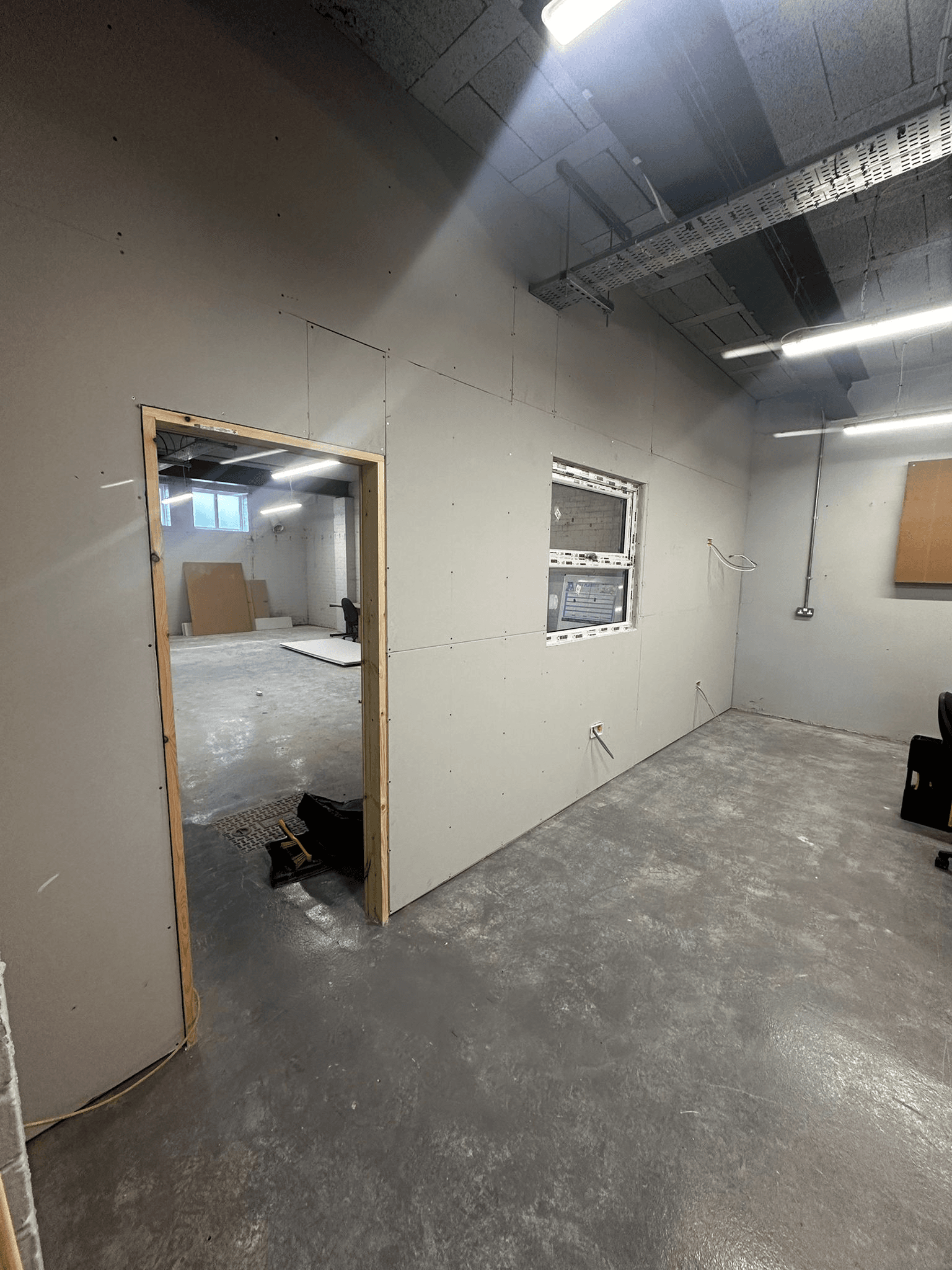 Commercial dry lining and partitioning